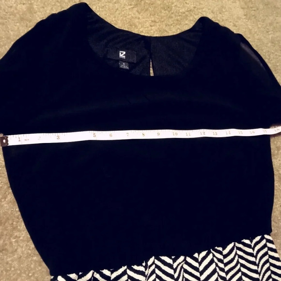 4/$15 iZ Byer Mini Black and White Chevron Paterned Size Medium Dress - Picture 5 of 9